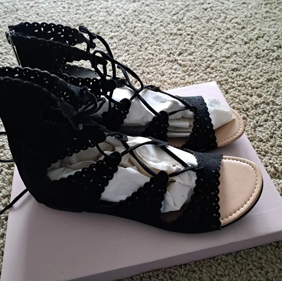 Just Fab Lady's Sandals - Picture 2 of 11